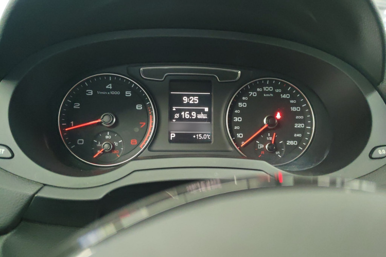 奥迪Q3 2017款 30 TFSI 时尚型局部细节14