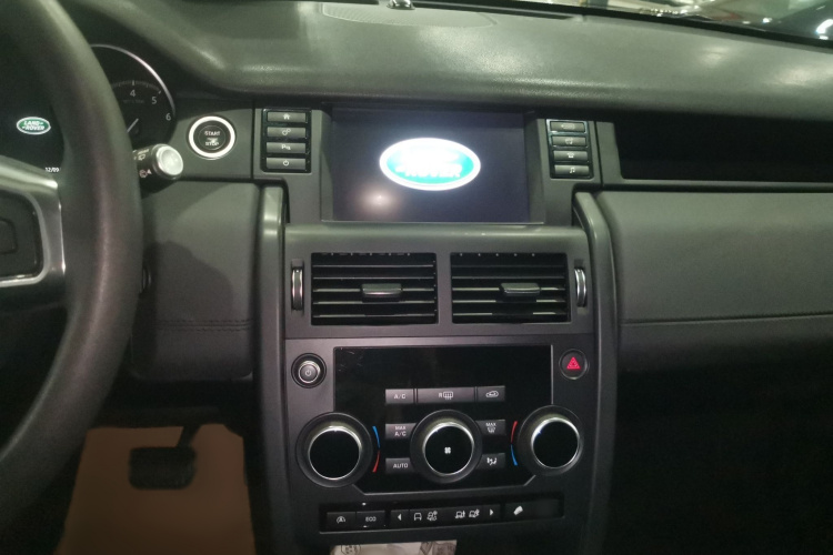 路虎 发现神行 2017款 2.0T PURE局部细节16