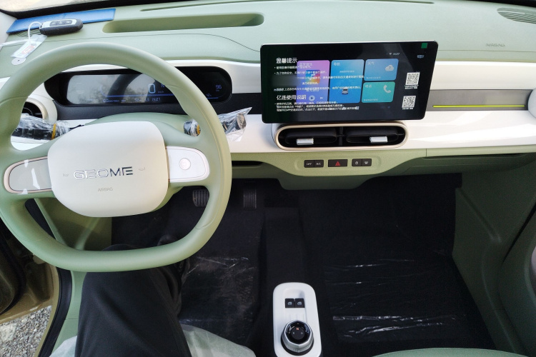 吉利银河 2025款 210km 熊猫骑士中控内饰12