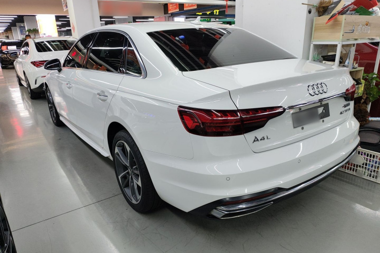 奥迪A4L 2020款 40 TFSI 时尚致雅型车身外观4