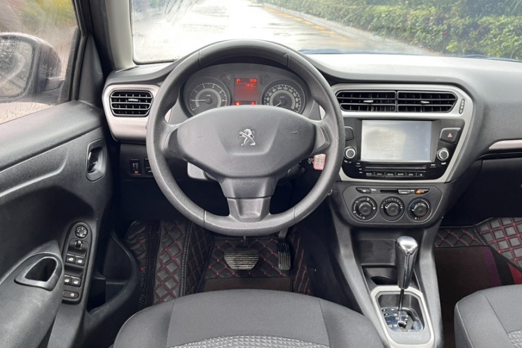 标致301 2014款 1.6L 自动舒适版中控内饰7003