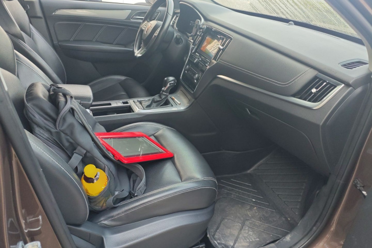 荣威RX5 2018款 20T 两驱自动旗舰版局部细节41