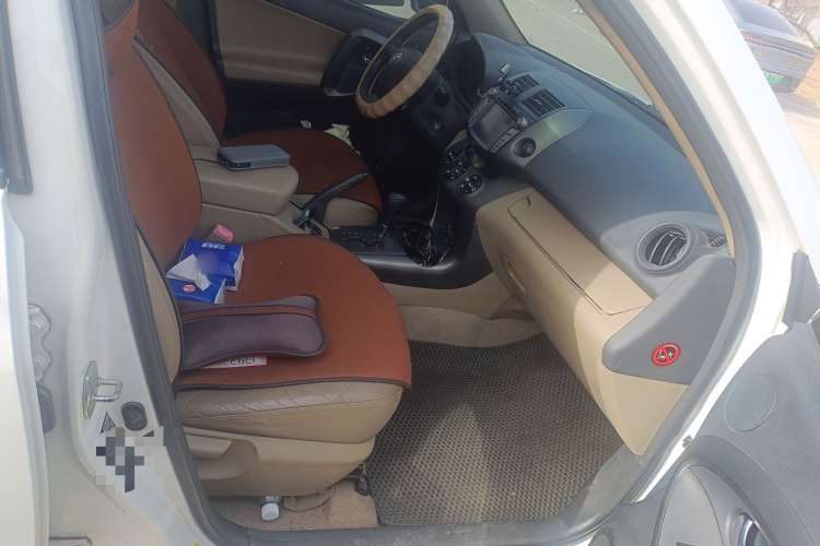 丰田 RAV4荣放 2011款 2.0L 自动豪华版局部细节9005
