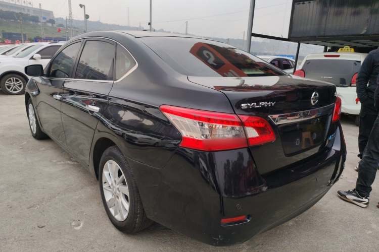 日产 轩逸 2012款 1.6XL CVT豪华版车身外观4