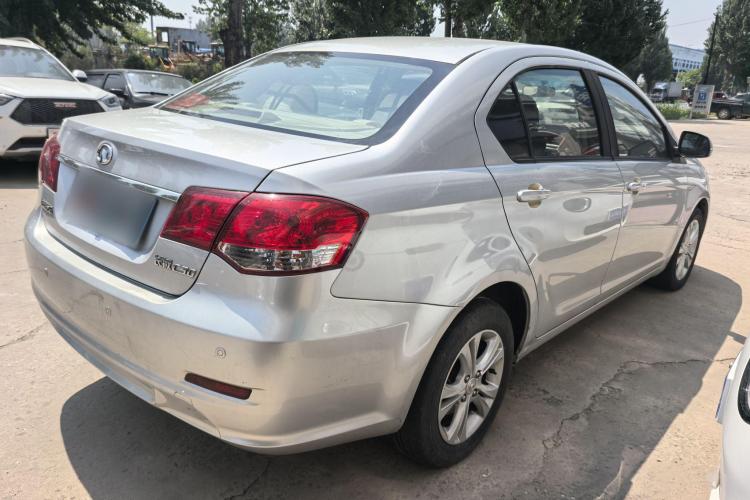 长城C30 2015款 经典版 1.5L 手动畅享型车身外观6005