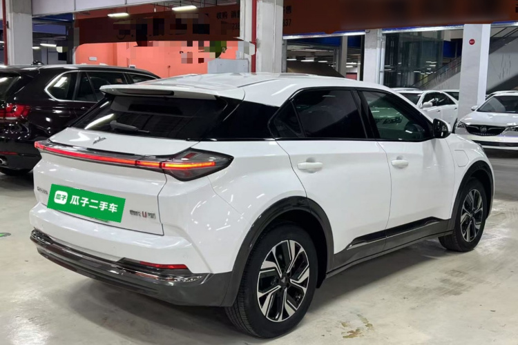 哪吒汽车 2023款 哪吒U-Ⅱ 挑战版 500 U秀 磷酸铁锂车身外观6005