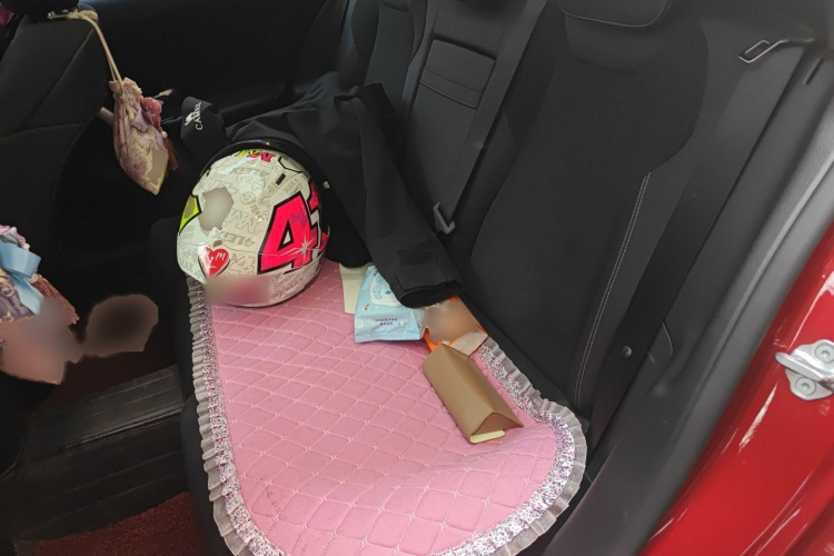 奔驰A级 2019款 改款 A 180 L 运动轿车中控内饰7004