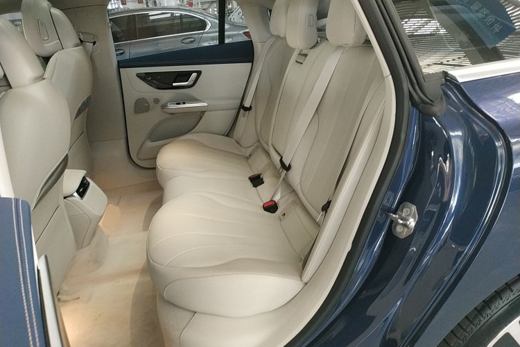 奔驰EQE 2025款 500 4MATIC 先锋版中控内饰21