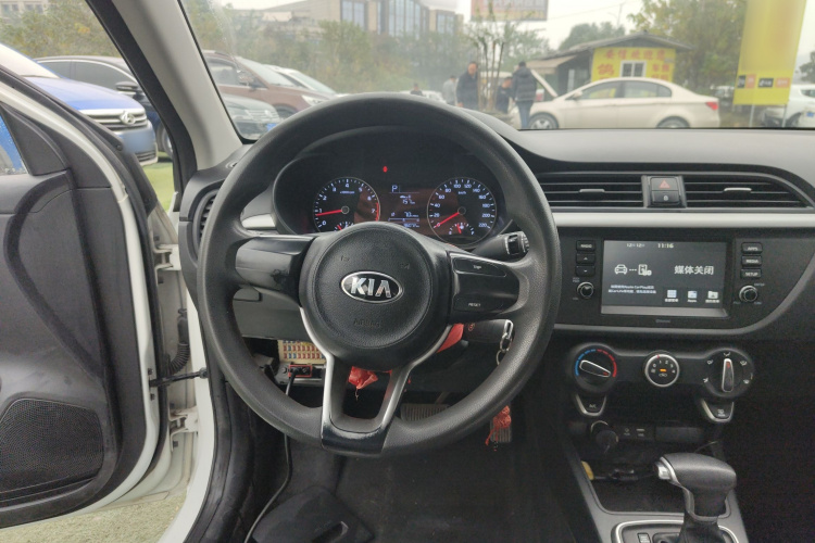 起亚K2 2017款 三厢 1.4L AT GLS中控内饰13
