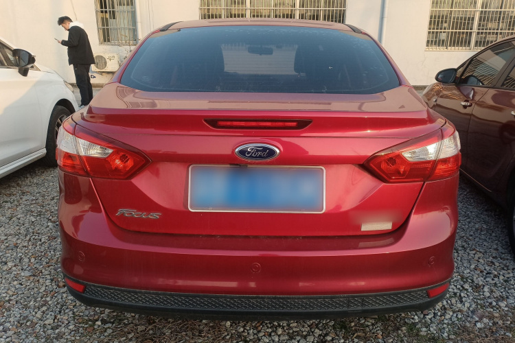 福特 福克斯 2012款 三厢 1.6L 自动风尚型车身外观6