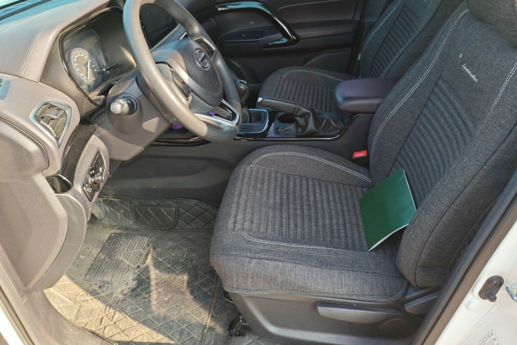 广汽传祺 传祺GS4 2018款 200T 手动两驱舒适版中控内饰19