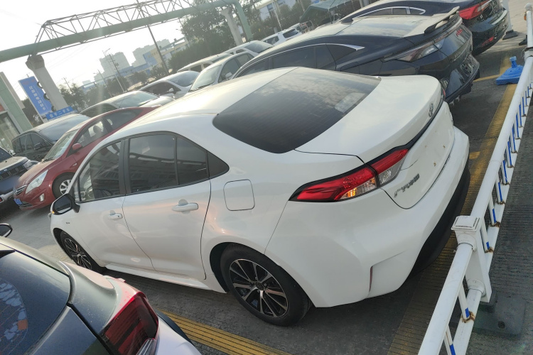 丰田 雷凌 2024款 智能电混双擎 1.8L 领先版车身外观4