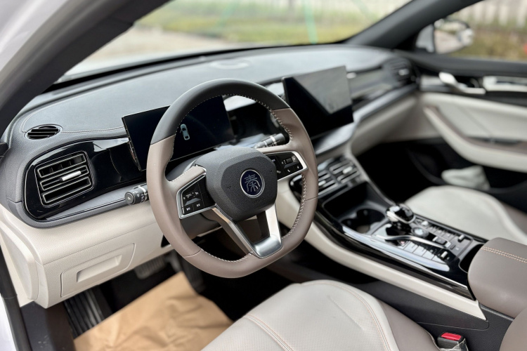 比亚迪 秦PLUS 2023款 冠军版 DM-i 55KM领先型中控内饰7003