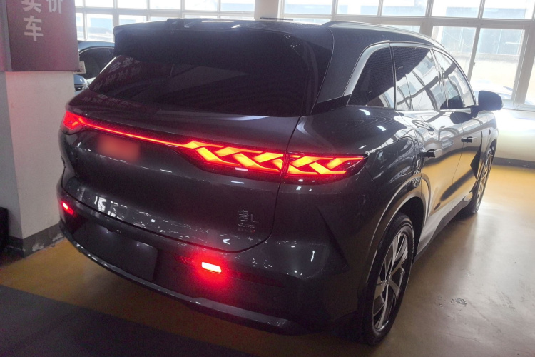 比亚迪 唐L 2025款 DM 200KM四驱激光雷达旗舰型车身外观7