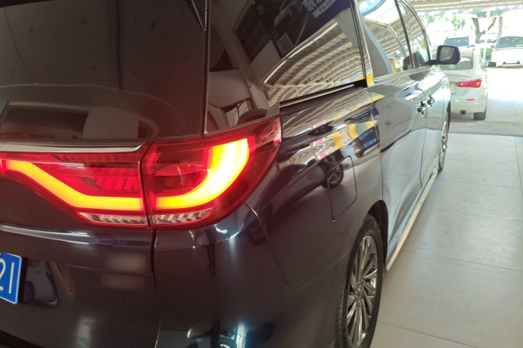 广汽传祺 传祺M8 2021款 大师系列 390T 至尊版车身外观6003