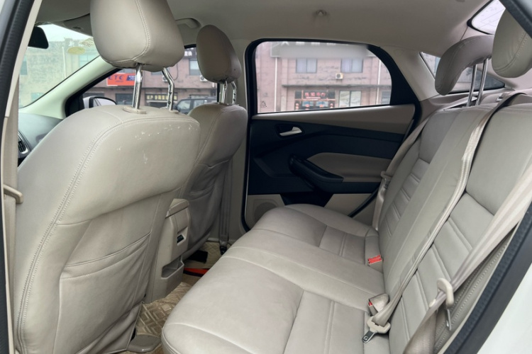 福特 福克斯 2017款 三厢 1.6L 自动舒适型智行版中控内饰7002