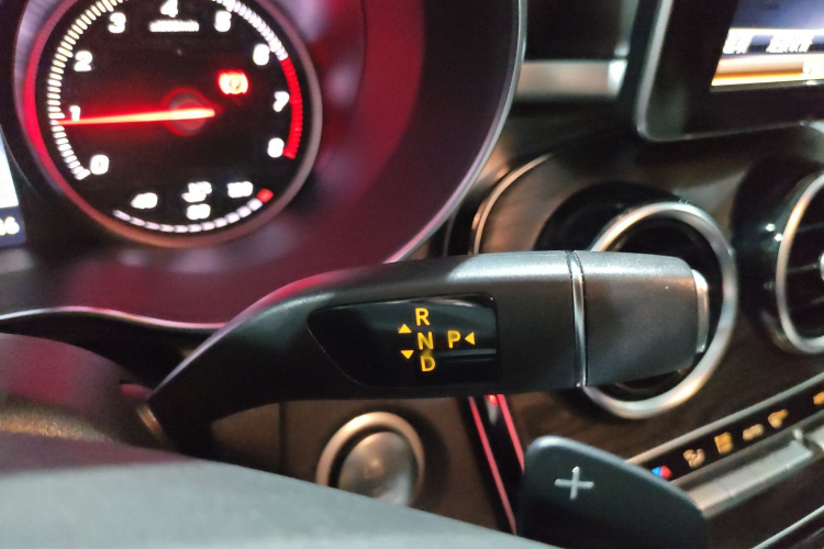 奔驰C级 2017款 改款 C 200 L 运动版局部细节18