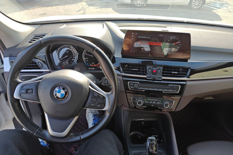 宝马X1 2021款 sDrive20Li 时尚型中控内饰12