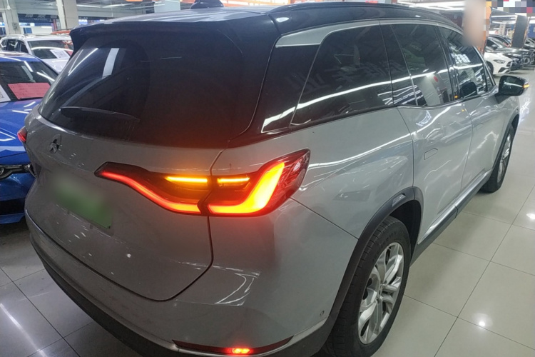 蔚来ES8 2020款 580KM 六座版车身外观7