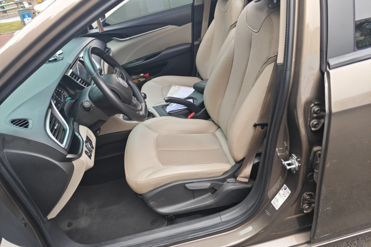 别克 英朗 2016款 15N 手动精英型局部细节19