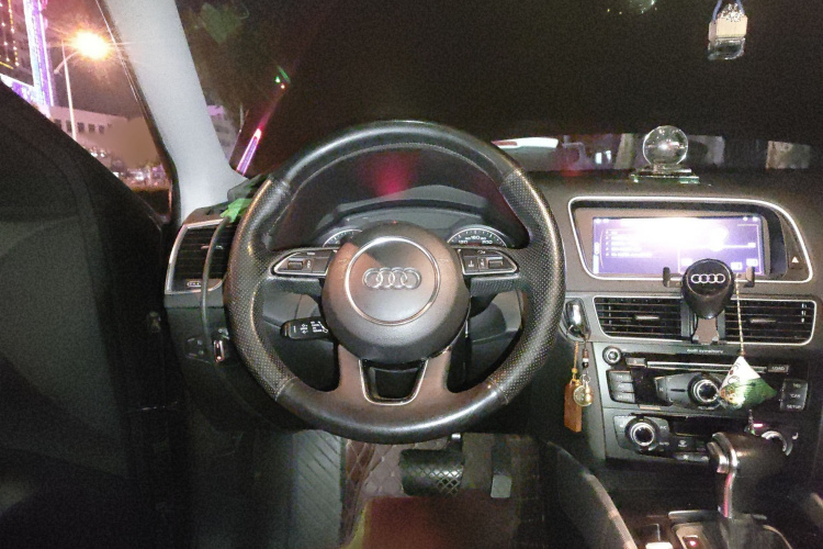 奥迪Q5 2016款 40 TFSI 技术型局部细节13
