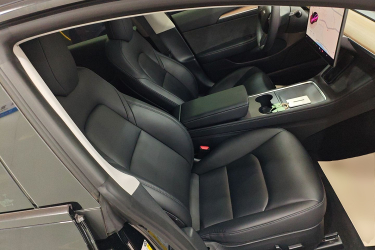 特斯拉 Model 3 2022款 后轮驱动版局部细节41