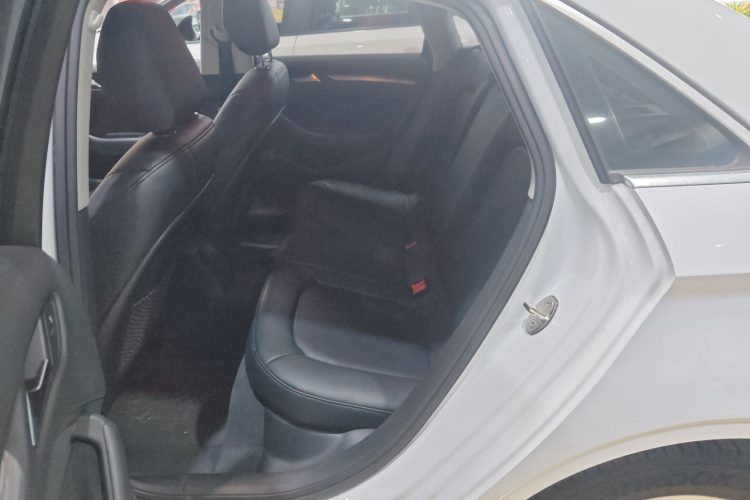 奥迪A3 2015款 Limousine 35 TFSI 百万纪念智领型中控内饰7004