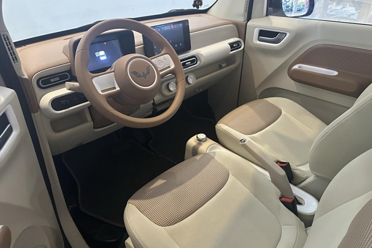 五菱汽车 宏光MINIEV 2024款 第三代 215km 进阶版中控内饰7005