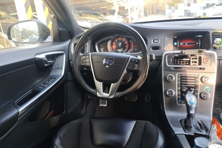 沃尔沃V60 2017款 2.0T Polestar中控内饰13