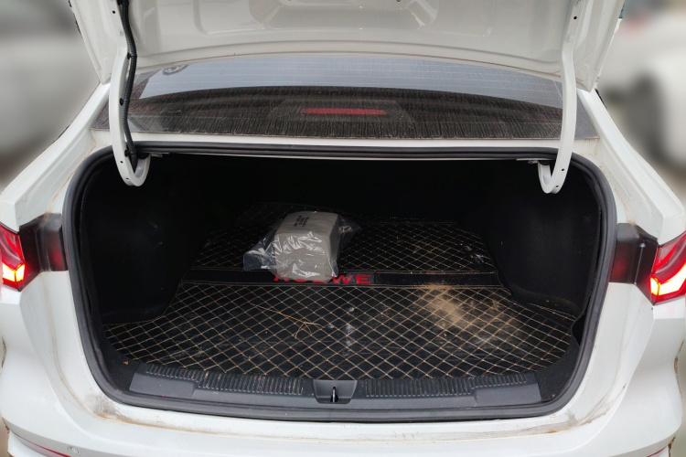 荣威i5 2023款 1.5L CVT尊荣版中控内饰23