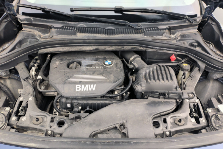 宝马2系旅行车 2016款 218i 时尚型机舱底盘24