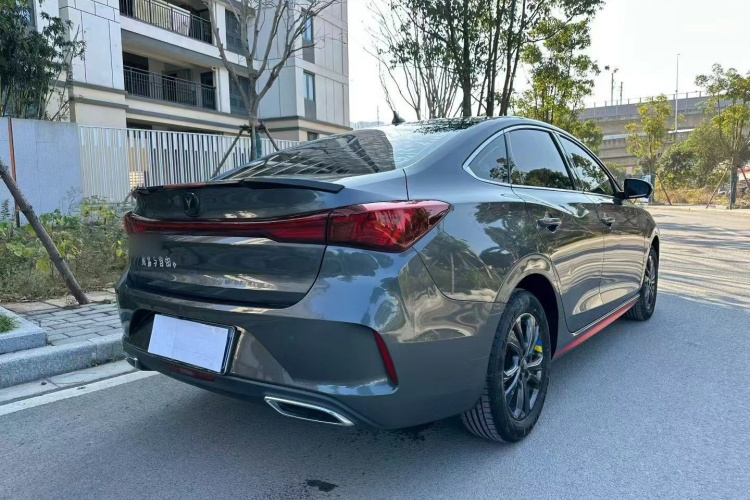 长安 逸动 2022款 PLUS 蓝鲸NE 1.4T GDI DCT尊贵版车身外观7