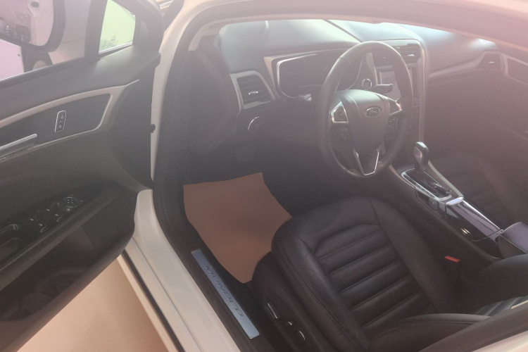 福特 蒙迪欧 2013款 2.0L GTDi200时尚型中控内饰20