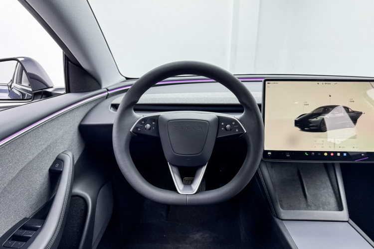 特斯拉 Model 3 2023款 后轮驱动版中控内饰7001