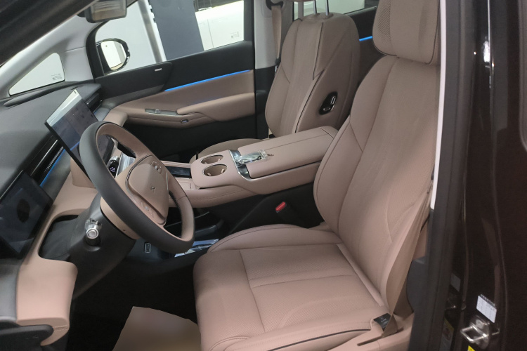 小鹏X9 2025款 650长续航 Max中控内饰19