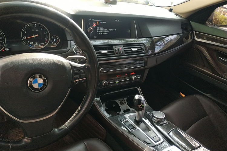 宝马5系 2014款 525Li 豪华设计套装中控内饰12