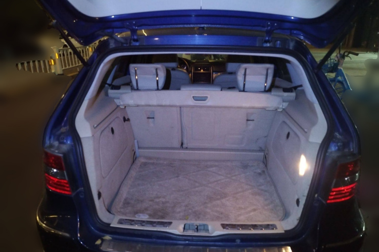 奔驰B级 2009款 B 200 动感型中控内饰23