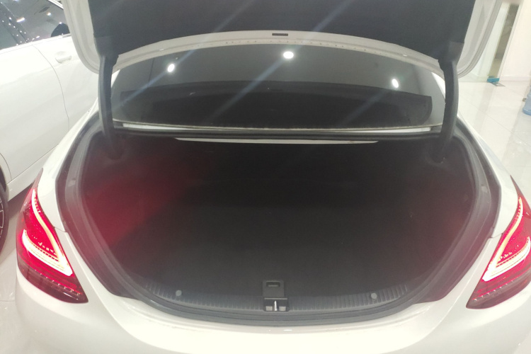 奔驰C级 2020款 C 260 L 运动版机舱底盘23