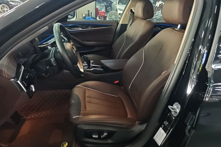 宝马5系 2022款 525Li 豪华套装中控内饰19