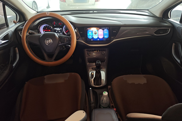 别克 威朗 2016款 两厢 15S 自动进取型中控内饰12