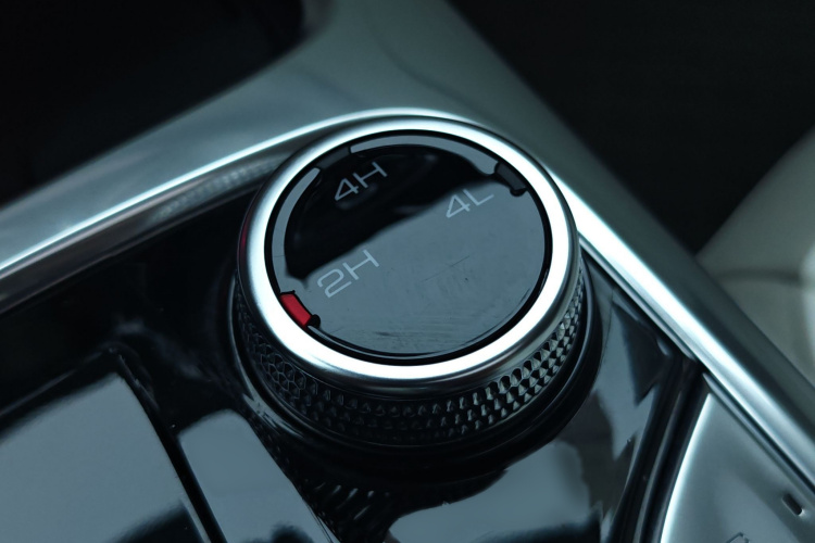 超境汽车 共创坦克300 2021款 2.0T 赛博坦克中控内饰7015