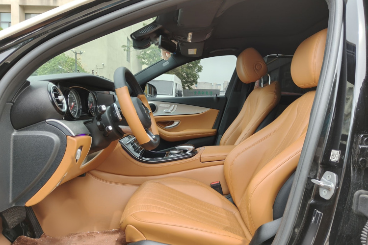 奔驰E级 2017款 E 300 运动型中控内饰7002