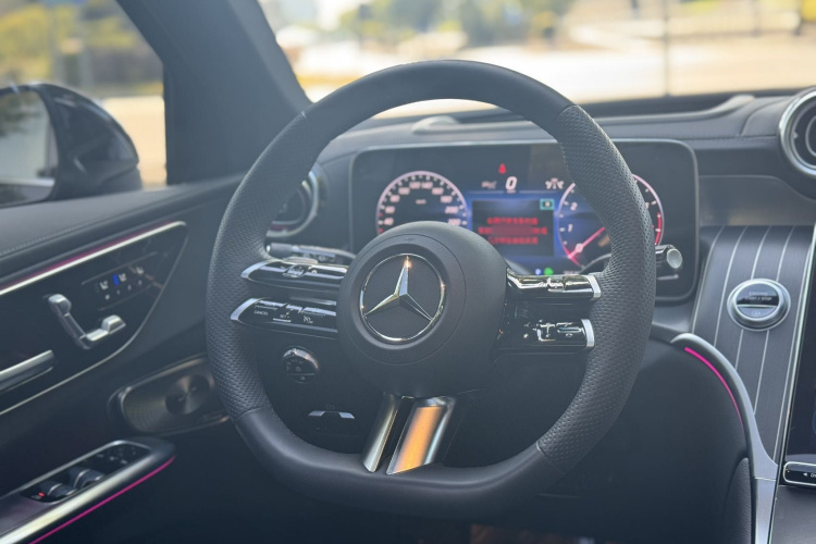 奔驰GLC 2024款 GLC 300 L 4MATIC 豪华型 5座中控内饰7004