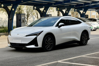 ARCFOX极狐 极狐 阿尔法S5 2024款 560PRO 185kW