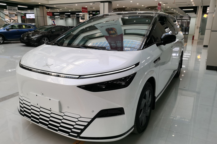 小鹏X9 2024款 640四驱高性能Max车身外观1