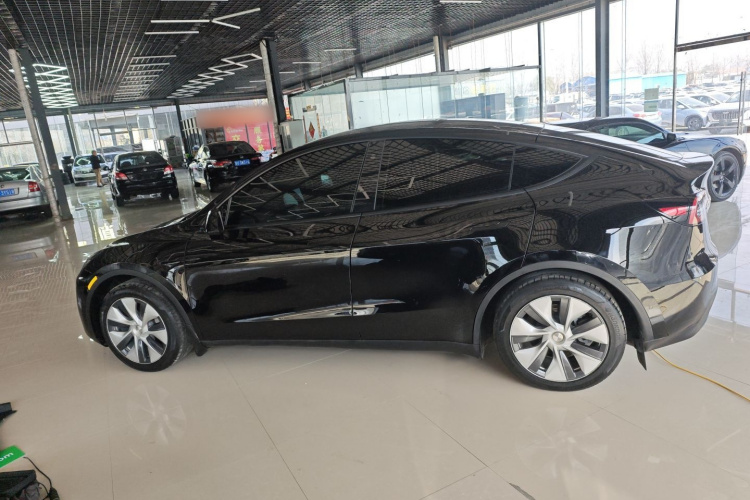 特斯拉 Model Y 2022款 后轮驱动版车身外观4