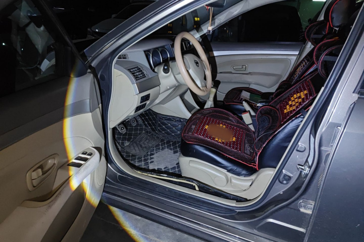 日产 轩逸 2012款 经典 1.6XE 手动舒适版中控内饰20