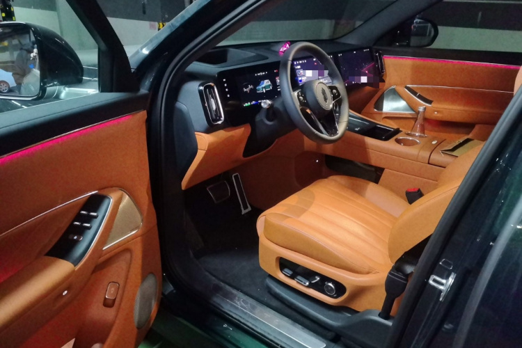 鸿蒙智行 问界M8 2025款 增程 Max版 37kWh 5座版中控内饰20