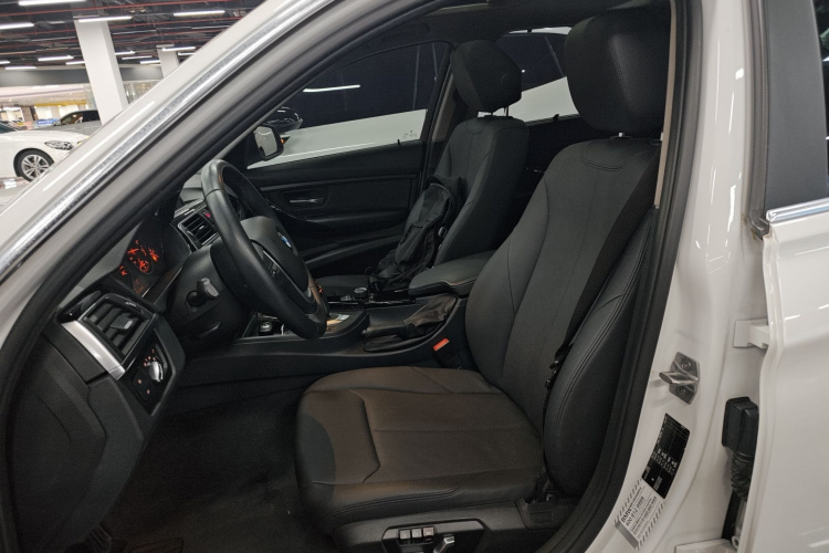 宝马3系 2017款 320Li 时尚型中控内饰19