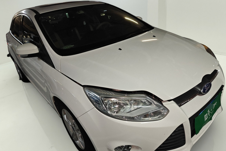 福特 福克斯 2012款 三厢 1.6L 自动风尚型车身外观3